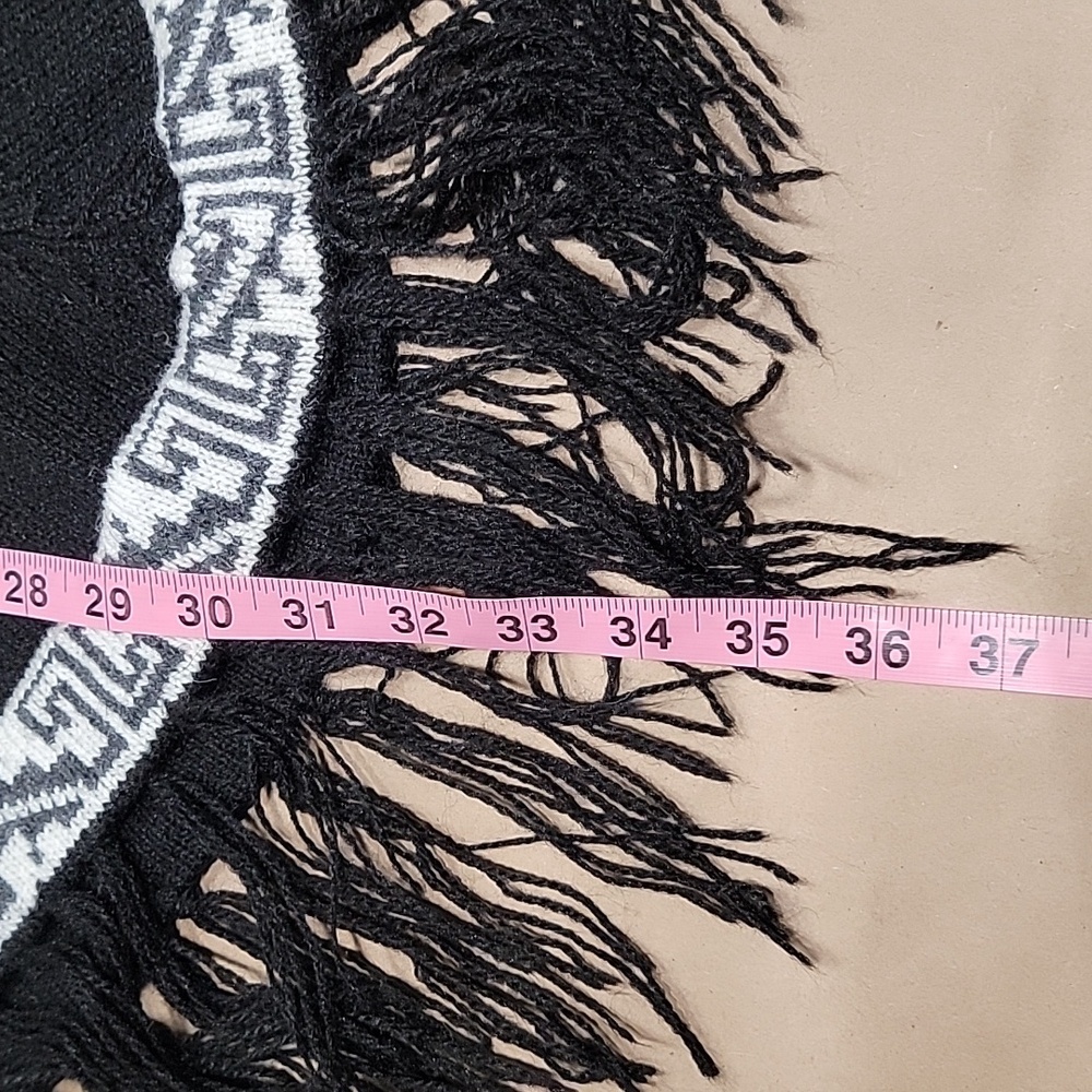 Alpaca Connection Size: One Size Black & White Alpaca Fringed Knit Poncho - Picture 8 of 9